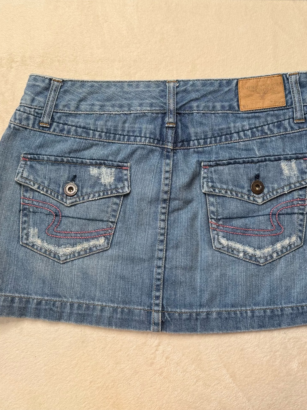 American Eagle Medium Blue Women's Jean skirt with Pink Logo Stitching - Picture 2 of 5